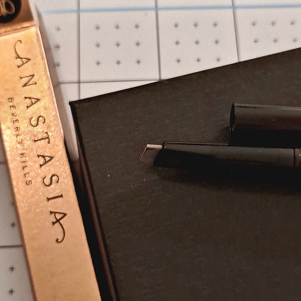 Anastasia Beverly Hills Brow Definer Triangular Pencil Dark Brown *NIB* - Picture 2 of 5